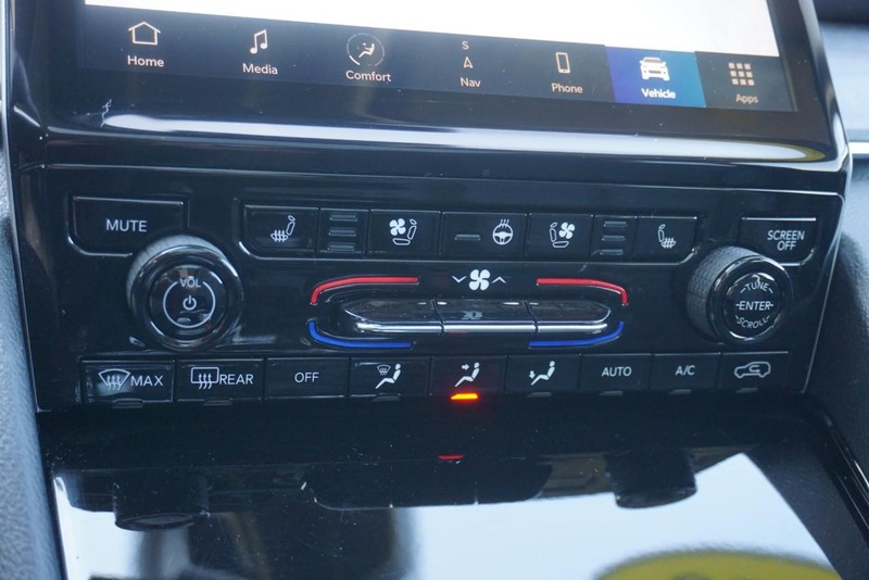 Jeep Grand Cherokee Vehicle Full-screen Gallery Image 46