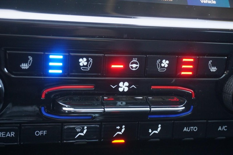 Jeep Grand Cherokee Vehicle Full-screen Gallery Image 47