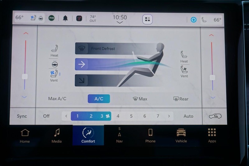 Jeep Grand Cherokee Vehicle Full-screen Gallery Image 52