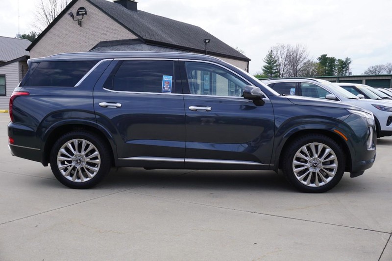 Hyundai Palisade Vehicle Full-screen Gallery Image 02