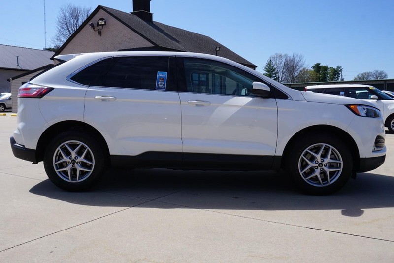 Ford Edge Vehicle Full-screen Gallery Image 02