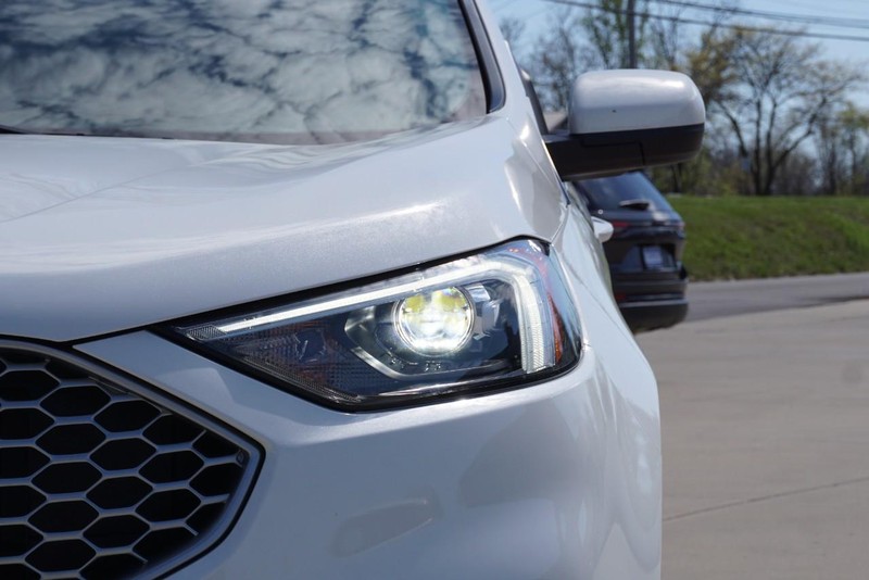 Ford Edge Vehicle Full-screen Gallery Image 10