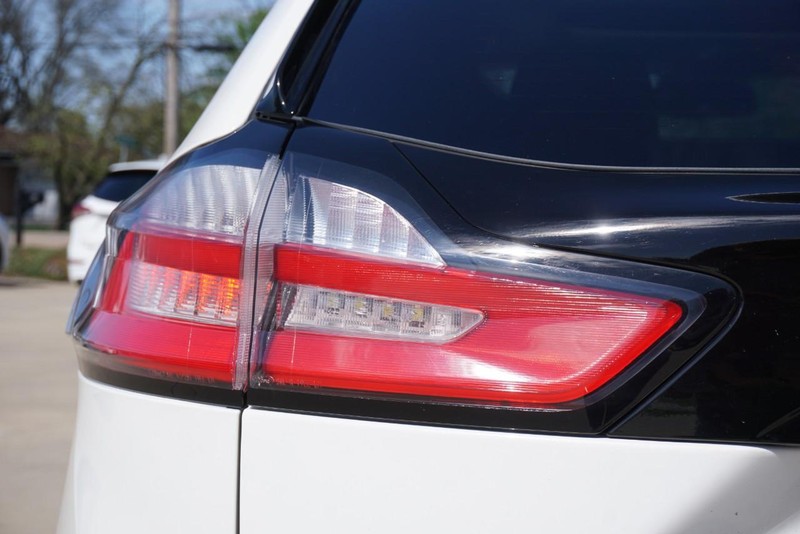 Ford Edge Vehicle Full-screen Gallery Image 16