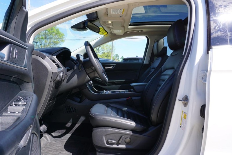 Ford Edge Vehicle Full-screen Gallery Image 21