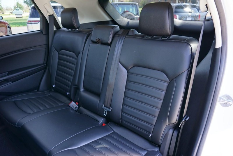 Ford Edge Vehicle Full-screen Gallery Image 25