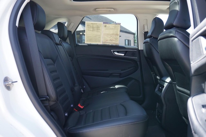 Ford Edge Vehicle Full-screen Gallery Image 26