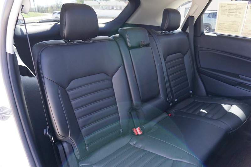 Ford Edge Vehicle Full-screen Gallery Image 27