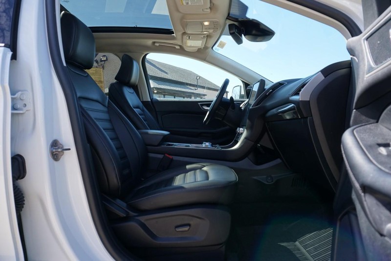 Ford Edge Vehicle Full-screen Gallery Image 28