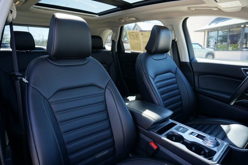 Ford Edge Vehicle Full-screen Gallery Image 30
