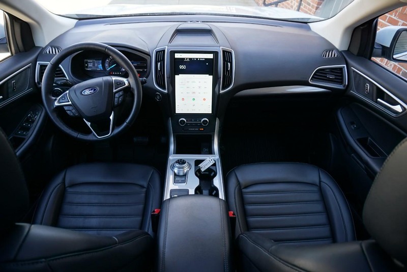 Ford Edge Vehicle Full-screen Gallery Image 31