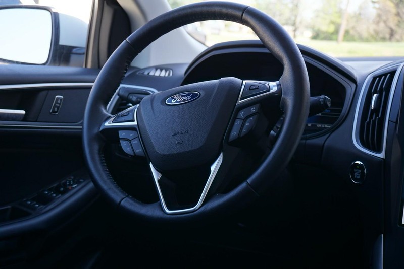Ford Edge Vehicle Full-screen Gallery Image 32