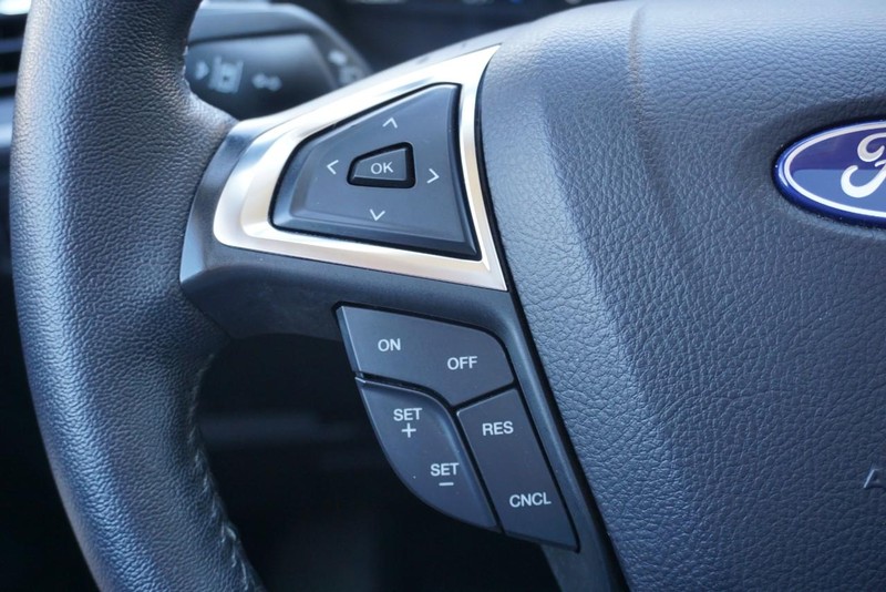 Ford Edge Vehicle Full-screen Gallery Image 36