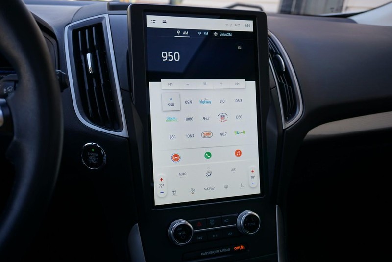 Ford Edge Vehicle Full-screen Gallery Image 41