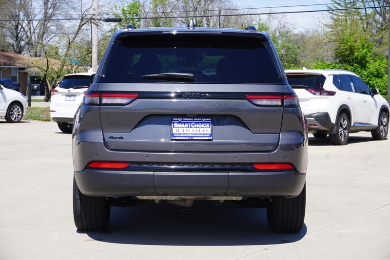 Jeep Grand Cherokee Vehicle Full-screen Gallery Image 04