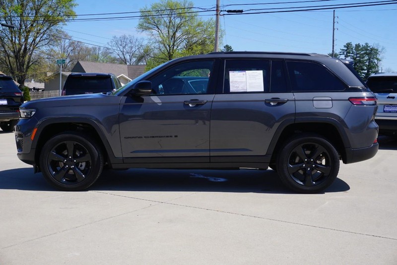 Jeep Grand Cherokee Vehicle Full-screen Gallery Image 06