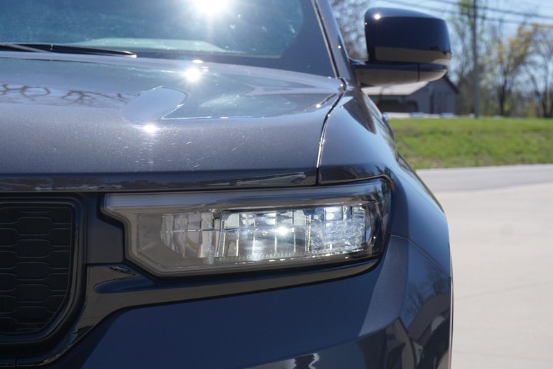 Jeep Grand Cherokee Vehicle Full-screen Gallery Image 10