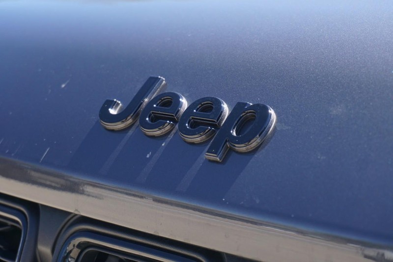 Jeep Grand Cherokee Vehicle Full-screen Gallery Image 11