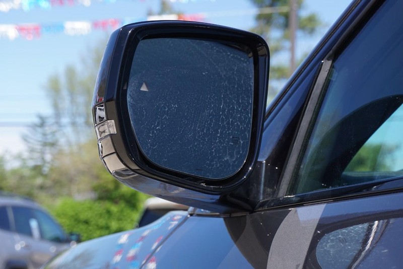 Jeep Grand Cherokee Vehicle Full-screen Gallery Image 16