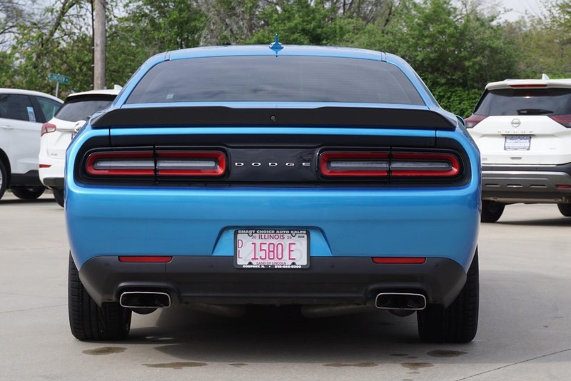 Dodge Challenger Vehicle Full-screen Gallery Image 04