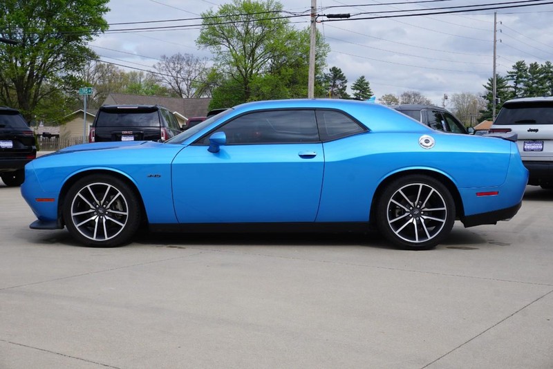 Dodge Challenger Vehicle Full-screen Gallery Image 06