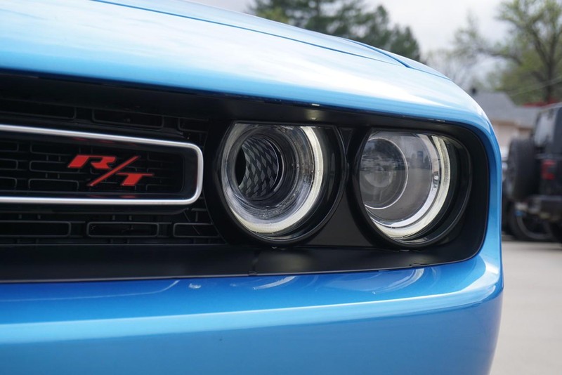 Dodge Challenger Vehicle Full-screen Gallery Image 11