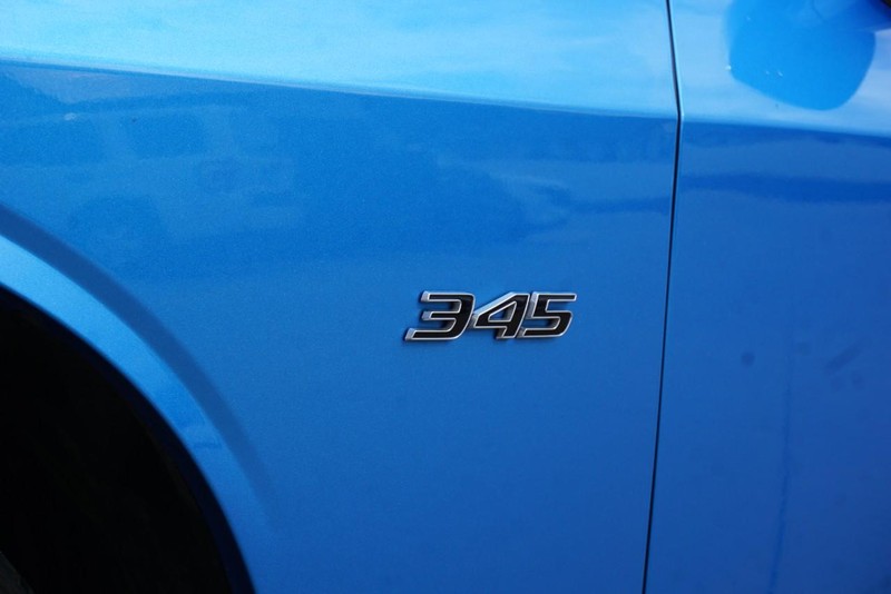 Dodge Challenger Vehicle Full-screen Gallery Image 13