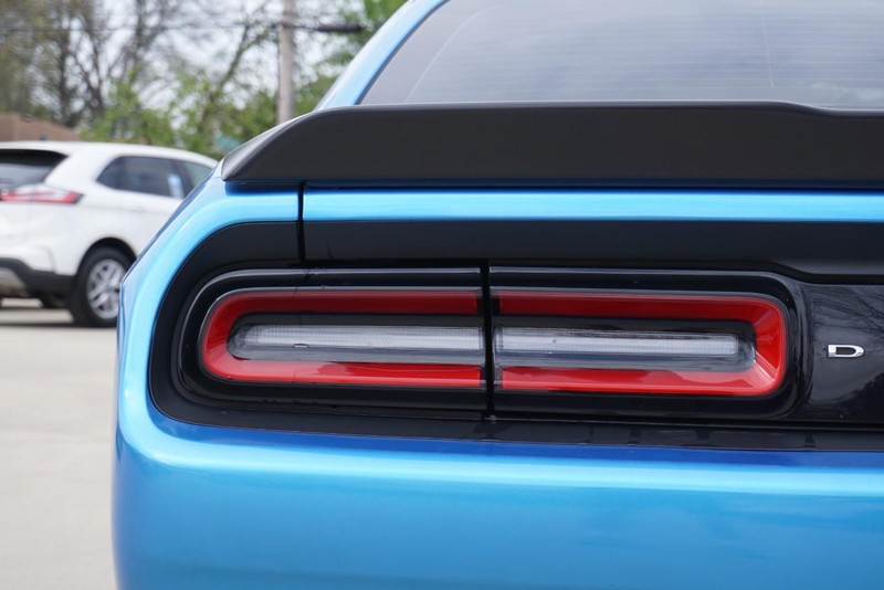 Dodge Challenger Vehicle Full-screen Gallery Image 19
