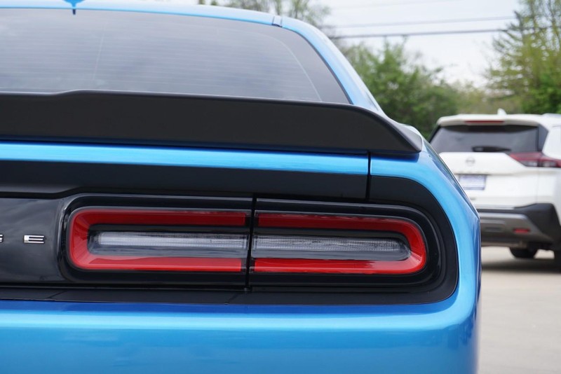 Dodge Challenger Vehicle Full-screen Gallery Image 20