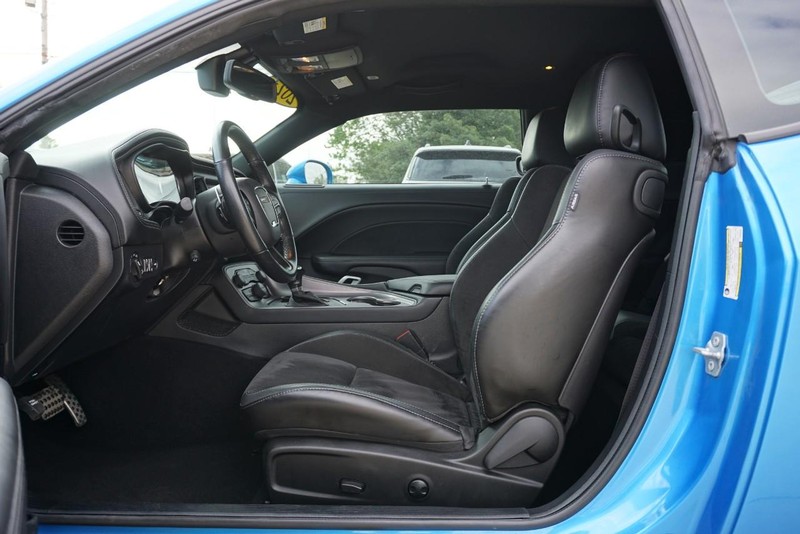 Dodge Challenger Vehicle Full-screen Gallery Image 22