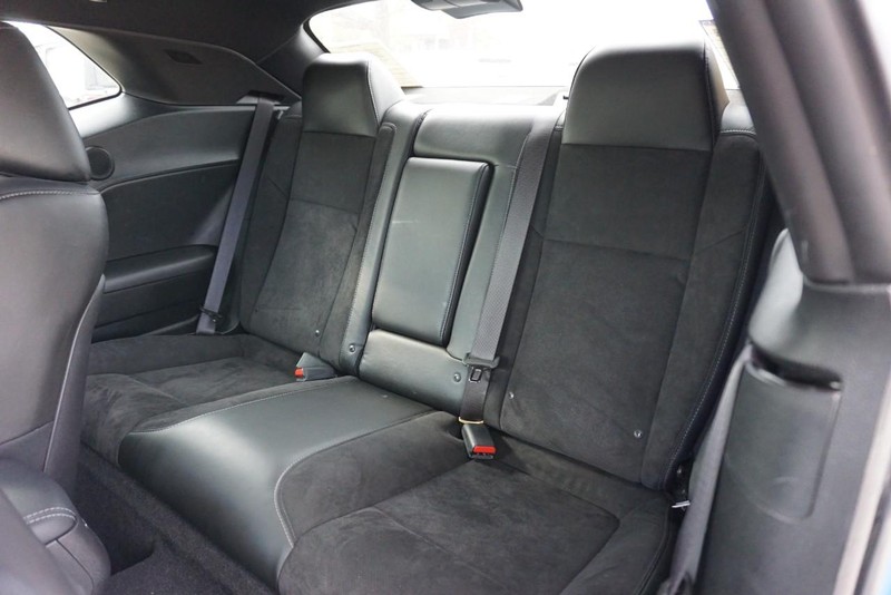 Dodge Challenger Vehicle Full-screen Gallery Image 24