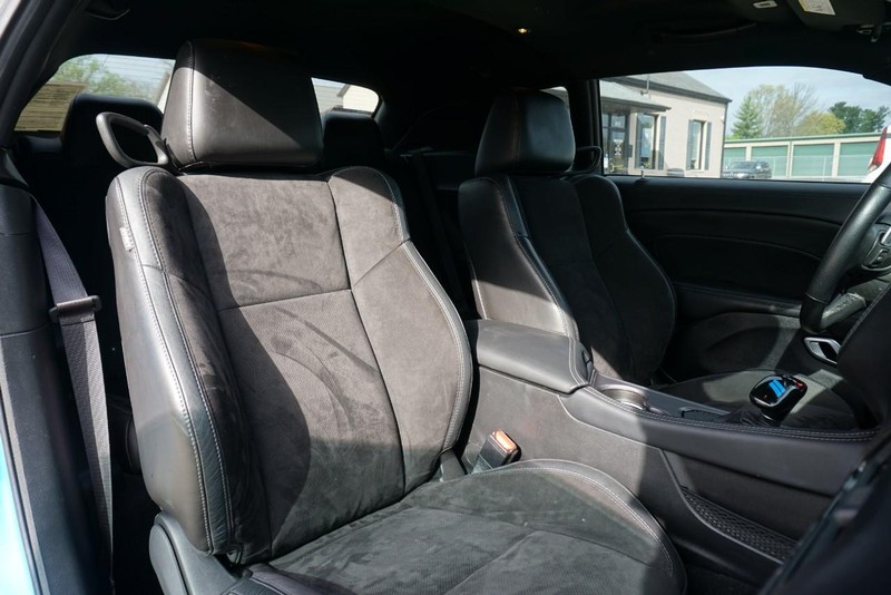 Dodge Challenger Vehicle Full-screen Gallery Image 26