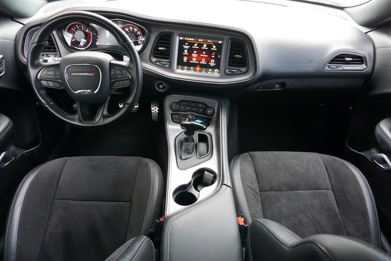Dodge Challenger Vehicle Full-screen Gallery Image 28