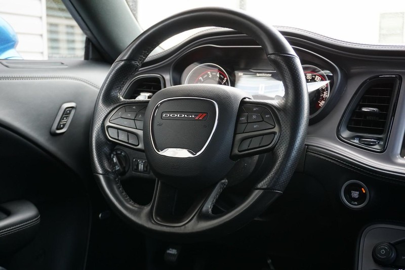 Dodge Challenger Vehicle Full-screen Gallery Image 29