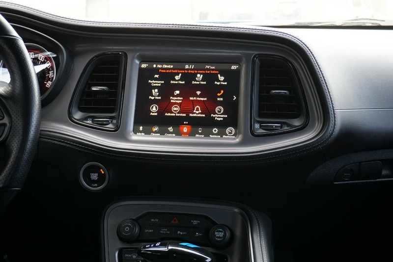 Dodge Challenger Vehicle Full-screen Gallery Image 30