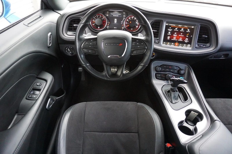 Dodge Challenger Vehicle Full-screen Gallery Image 32