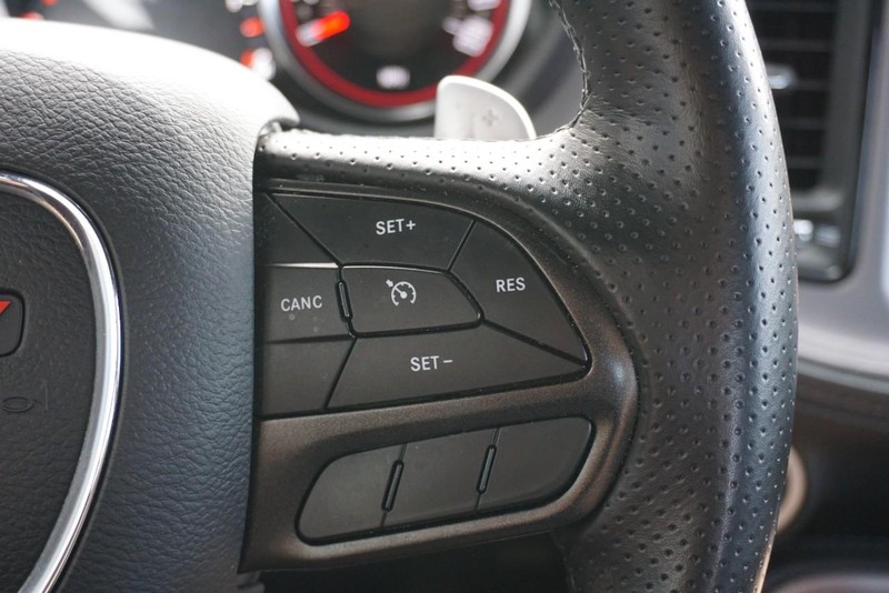 Dodge Challenger Vehicle Full-screen Gallery Image 34