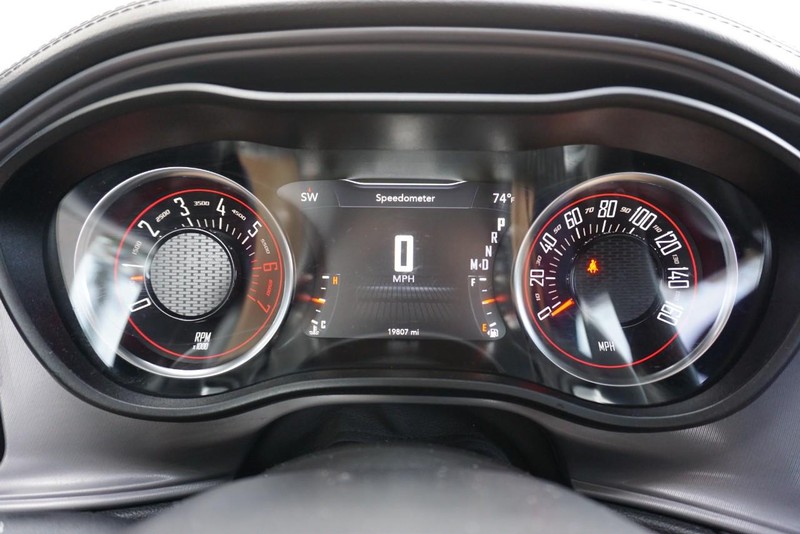 Dodge Challenger Vehicle Full-screen Gallery Image 36