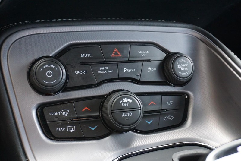 Dodge Challenger Vehicle Full-screen Gallery Image 39