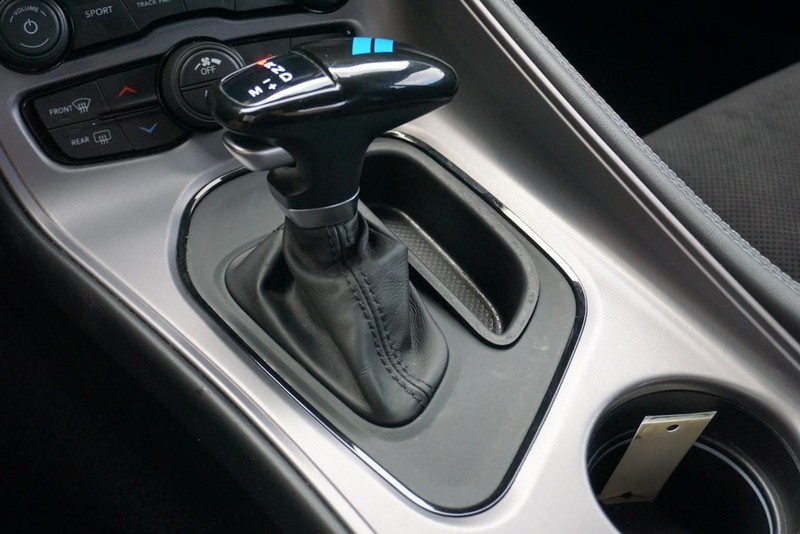 Dodge Challenger Vehicle Full-screen Gallery Image 40