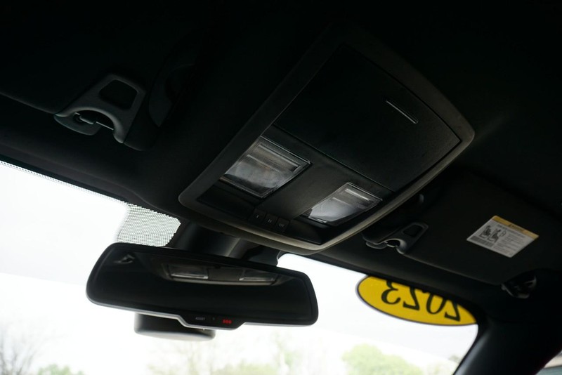 Dodge Challenger Vehicle Full-screen Gallery Image 50