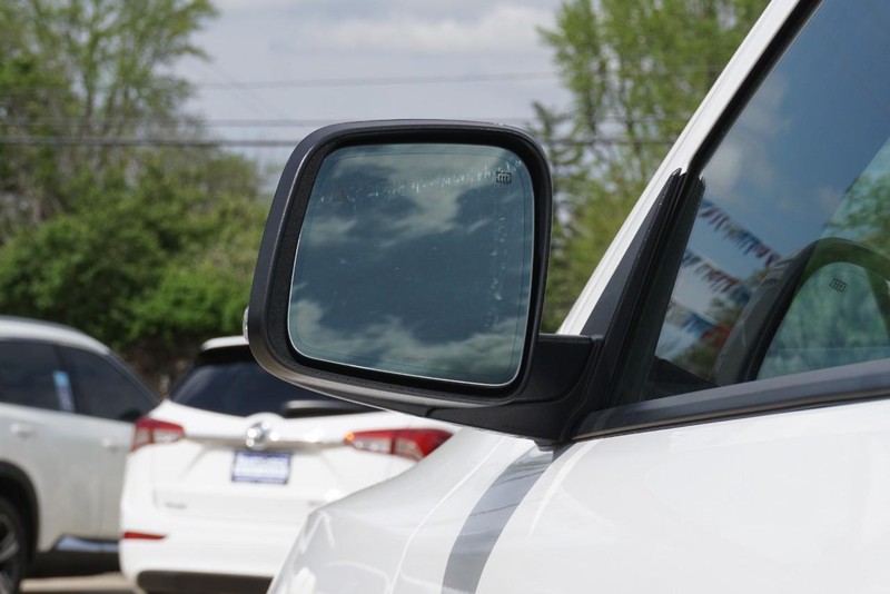 Dodge Durango Vehicle Full-screen Gallery Image 16