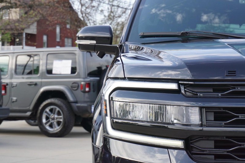 Ford Expedition Vehicle Full-screen Gallery Image 09