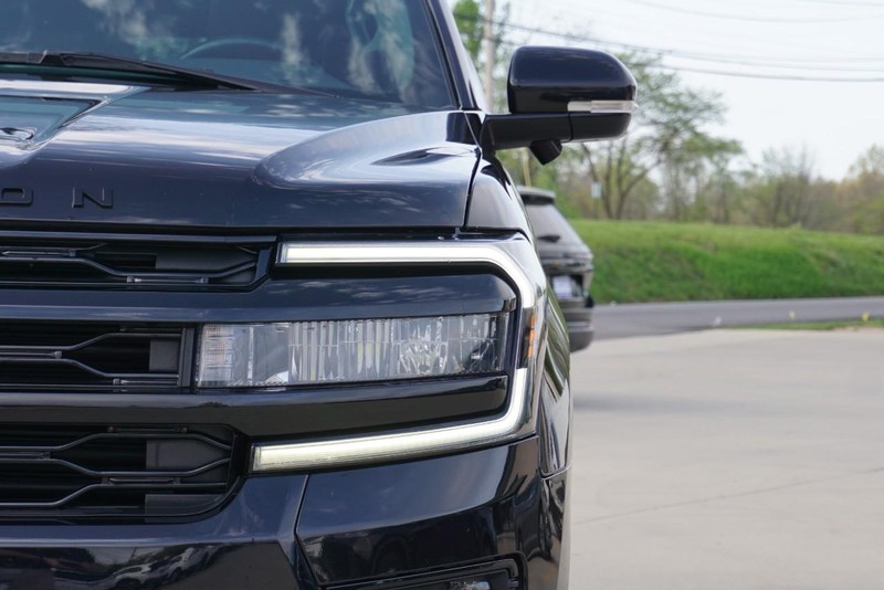 Ford Expedition Vehicle Full-screen Gallery Image 10