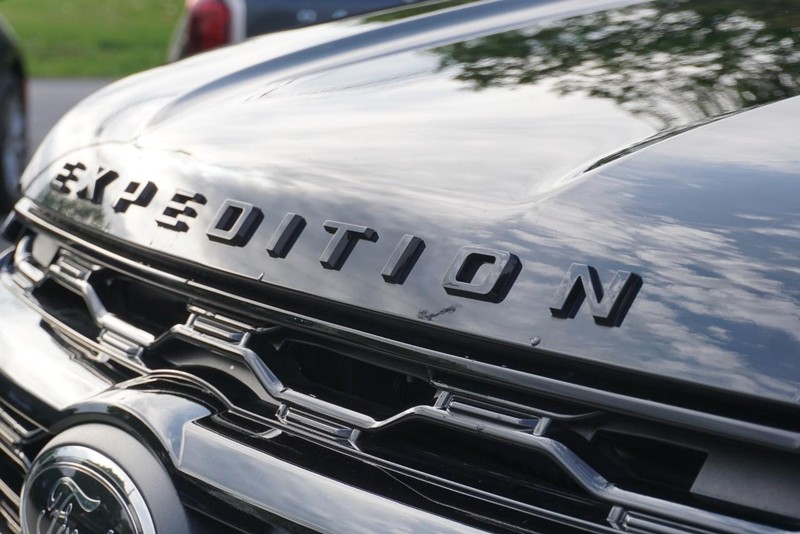 Ford Expedition Vehicle Full-screen Gallery Image 12