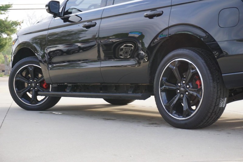 Ford Expedition Vehicle Full-screen Gallery Image 15