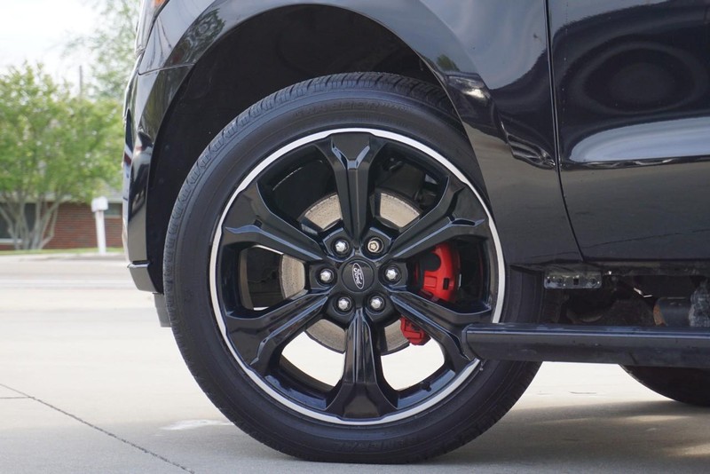 Ford Expedition Vehicle Full-screen Gallery Image 16