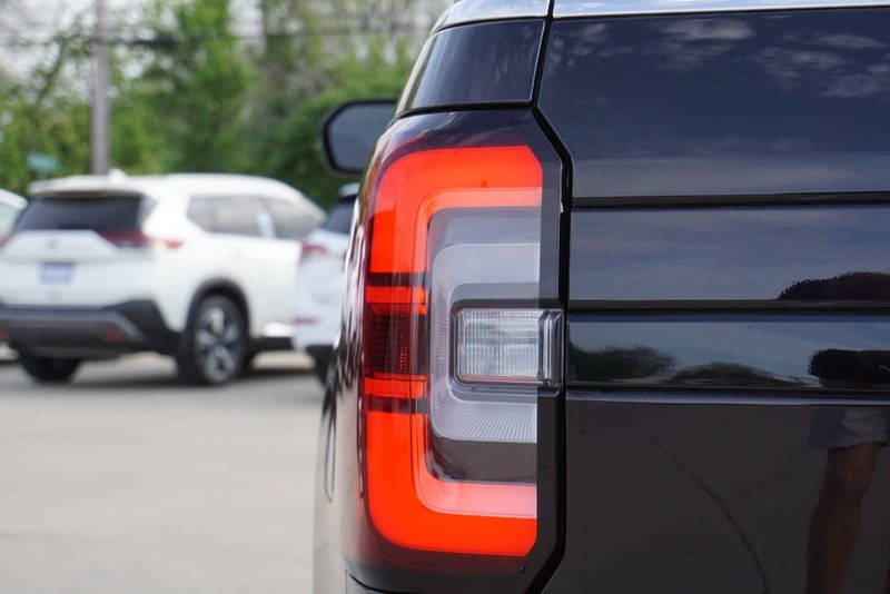 Ford Expedition Vehicle Full-screen Gallery Image 19