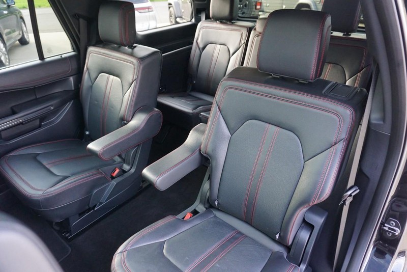 Ford Expedition Vehicle Full-screen Gallery Image 29