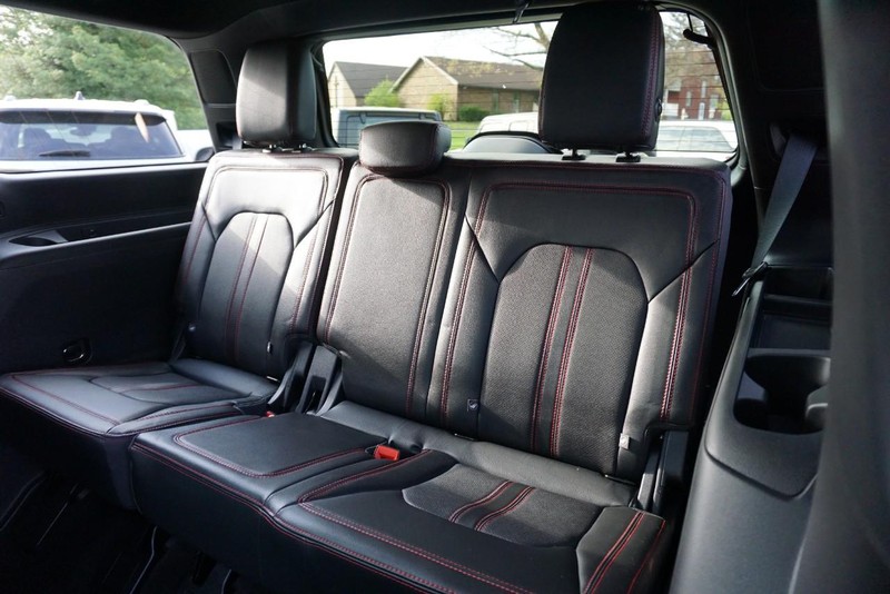 Ford Expedition Vehicle Full-screen Gallery Image 30