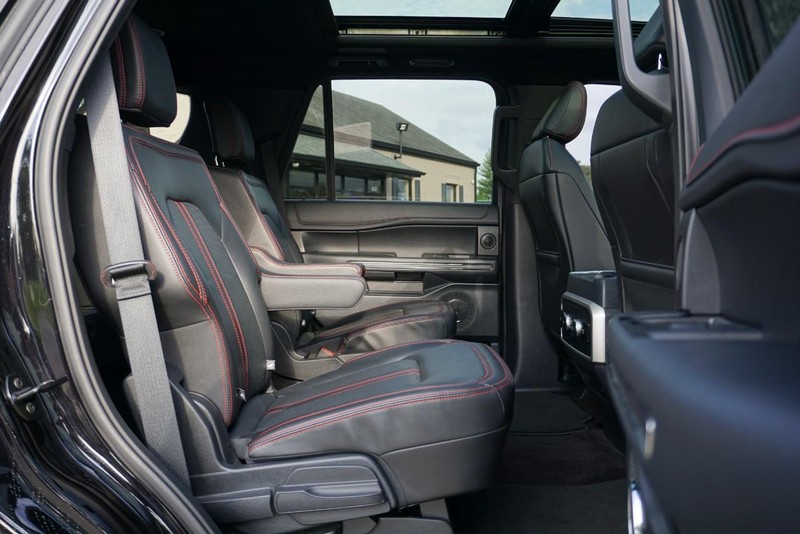 Ford Expedition Vehicle Full-screen Gallery Image 31